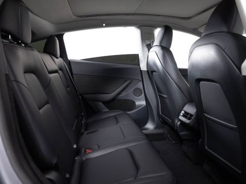 Used 2025 Tesla Model Y Long Range image 23