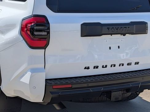 Used 2025 Toyota 4Runner TRD Off-Road Premium AWD/4WD image 8