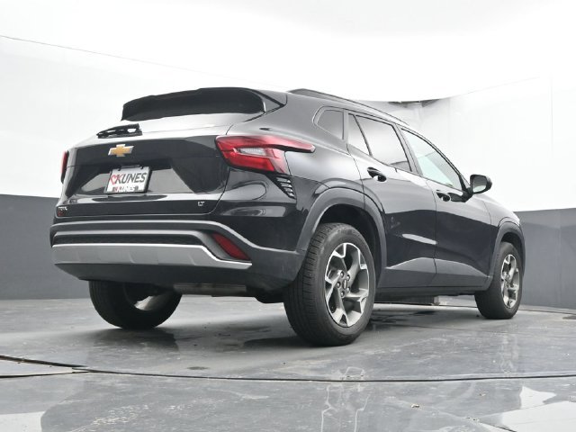 Used 2025 Chevrolet Trax LT FWD image 43