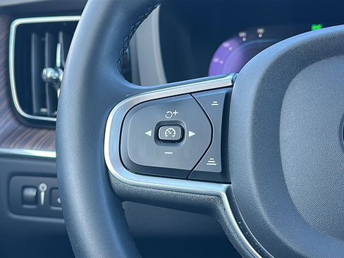 Used 2022 Volvo XC60 T8 Inscription Expression w/ Advanced Package image 28