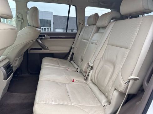 Used 2010 Lexus GX 460 image 32