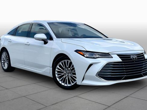 Used 2019 Toyota Avalon Limited w/ Advanced Safety Package FWD image 3