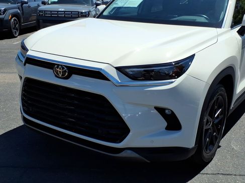 Used 2024 Toyota Grand Highlander AWD image 8
