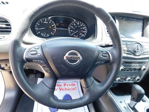 Used 2018 Nissan Pathfinder SL image 9