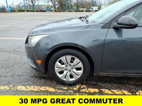 Used 2013 Chevrolet Cruze LS FWD image 21