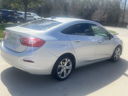 Used 2017 Chevrolet Cruze Premier image 10