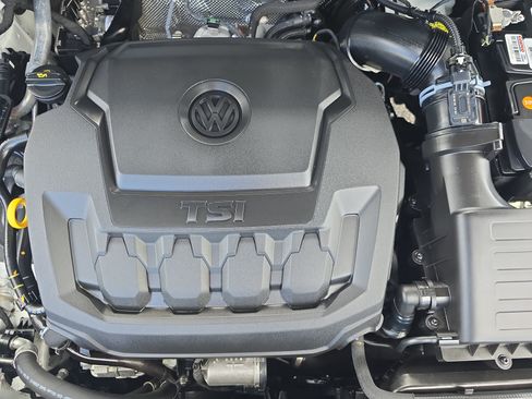 Used 2021 Volkswagen Tiguan SE R-Line FWD image 32