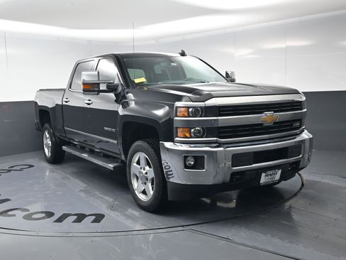 Used 2015 Chevrolet Silverado 2500 LTZ w/ LTZ Plus Package image 3