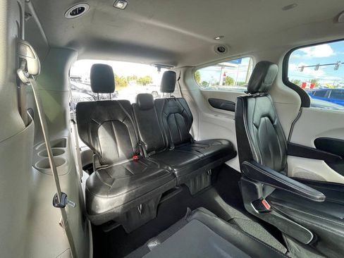 Used 2020 Chrysler Voyager Lxi FWD image 13