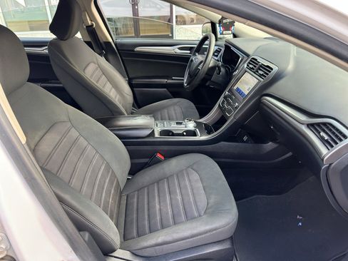Used 2020 Ford Fusion SE FWD image 11