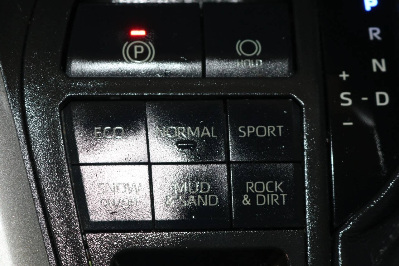 Used 2020 Toyota RAV4 LE w/ Carpet Mat Package AWD/4WD image 43