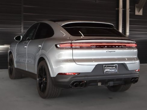 Certified 2025 Porsche Cayenne Coupe image 3