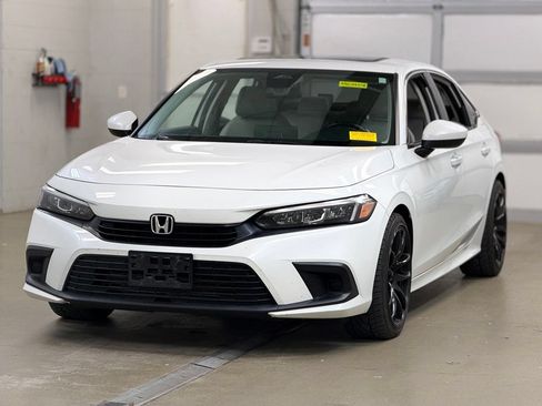 Used 2022 Honda Civic EX image 3
