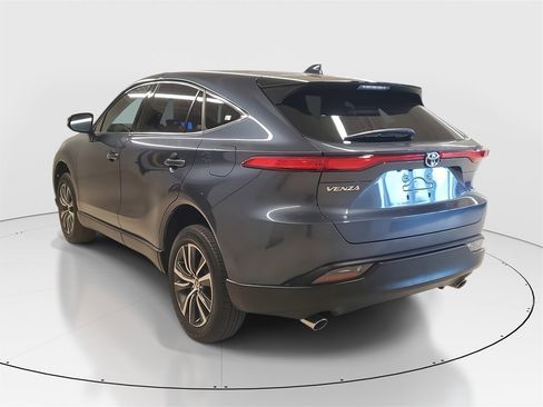 Used 2023 Toyota Venza LE image 5