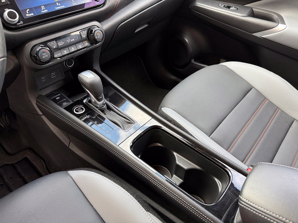 Used 2024 Nissan Kicks SR w/ SR Premium Package FWD image 13