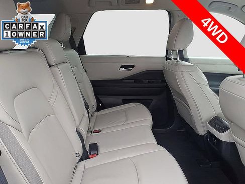 Used 2023 Nissan Pathfinder SL AWD/4WD image 16