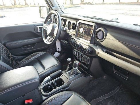 Used 2023 Jeep Gladiator Overland image 14