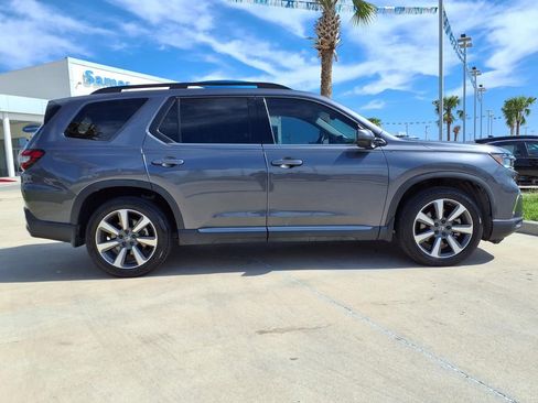 Used 2025 Honda Pilot Elite image 8