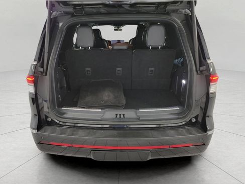 Used 2023 Lincoln Navigator Reserve AWD/4WD image 16