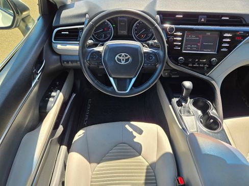 Used 2018 Toyota Camry SE w/ Moonroof Package FWD image 16