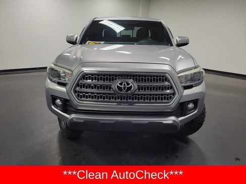 Used 2017 Toyota Tacoma TRD Off-Road w/ Premium & Technology Package image 2
