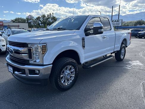 Used 2019 Ford F250 XLT w/ XLT Premium Package AWD/4WD image 3