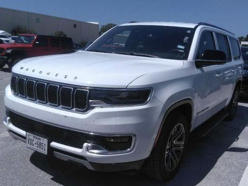 Used 2024 Jeep Wagoneer L Series II RWD image 1