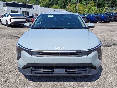 Used 2025 Kia K4 FWD image 2