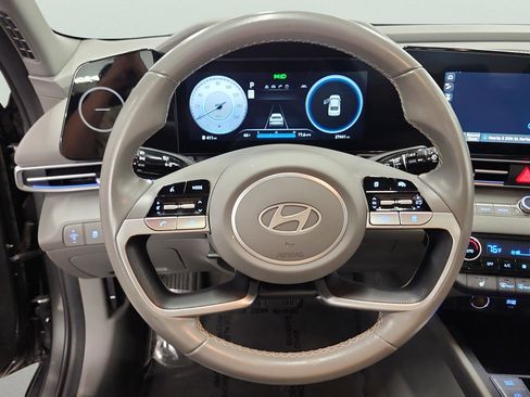Used 2025 Hyundai Elantra SEL FWD image 19