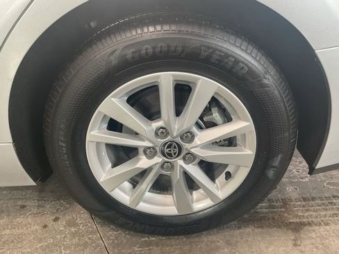 Used 2025 Toyota Camry LE image 7