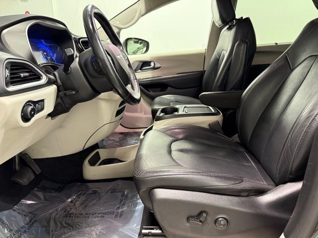 Used 2022 Chrysler Pacifica Touring-L FWD image 13