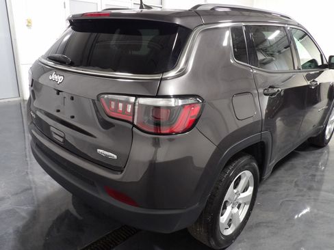 Used 2021 Jeep Compass Latitude w/ Convenience Group AWD/4WD image 4