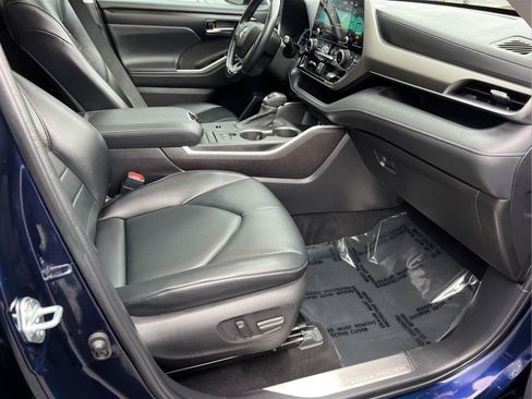 Used 2022 Toyota Highlander XLE image 14