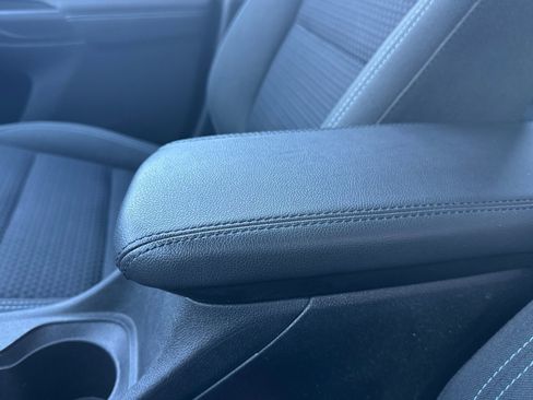 Used 2022 Chevrolet Bolt EUV LT w/ Comfort Package image 32