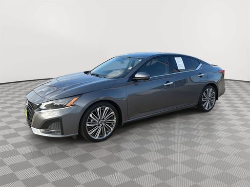 Used 2025 Nissan Altima 2.5 SL FWD image 4