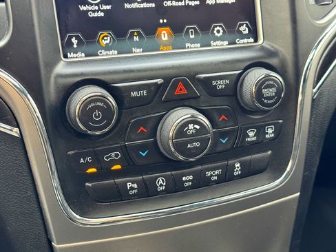 Used 2018 Jeep Grand Cherokee Limited image 29