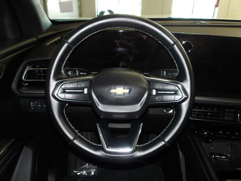 Used 2025 Chevrolet Traverse LT w/ Driver Confidence Package FWD image 14
