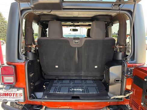 Used 2014 Jeep Wrangler Sahara w/ Connectivity Group AWD/4WD image 9