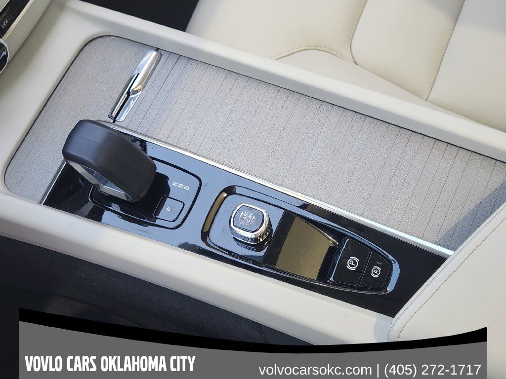 Certified 2024 Volvo XC60 B5 Plus w/ Protection Package Premier AWD/4WD image 17