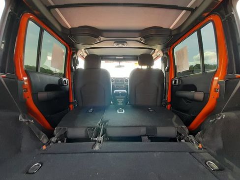 Used 2018 Jeep Wrangler Unlimited Sahara w/ Cold Weather Group AWD/4WD image 47