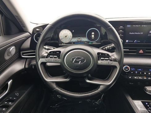 Used 2021 Hyundai Elantra SEL w/ Convenience Package FWD image 12