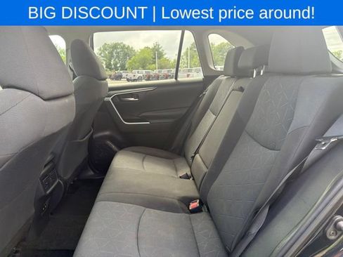 Used 2019 Toyota RAV4 XLE w/ Carpet Mat Package AWD/4WD image 16