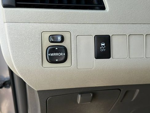 Used 2014 Toyota Sienna L FWD image 28