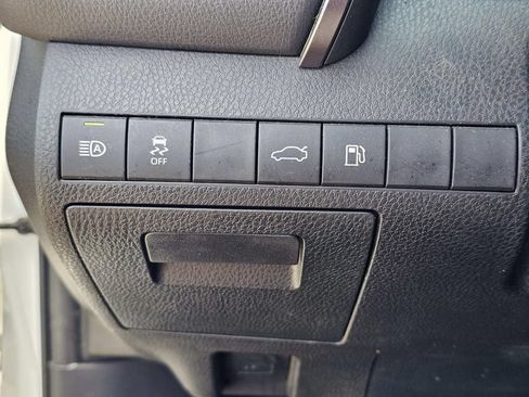 Used 2018 Toyota Camry LE FWD image 41