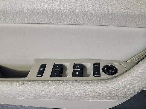 Used 2018 Hyundai Sonata Limited w/ Limited Ultimate Package 03 FWD image 33