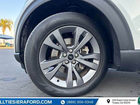 Used 2022 Ford Explorer XLT w/ Equipment Group 202A image 12