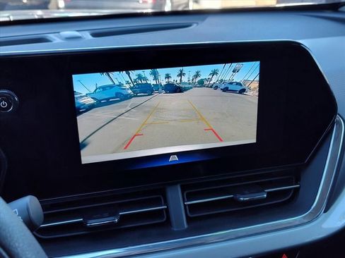 Certified 2025 Chevrolet Trax LT image 19