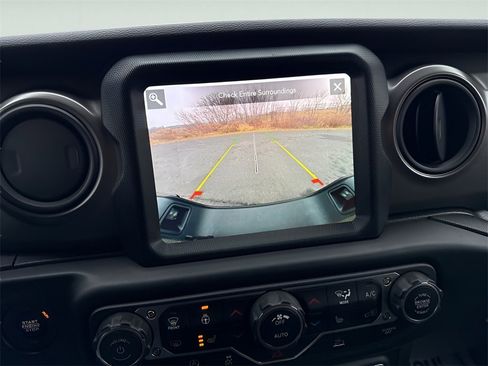 Used 2022 Jeep Gladiator Willys image 20