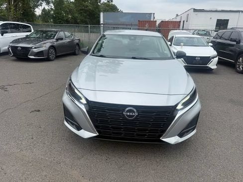 Used 2024 Nissan Altima 2.5 SV FWD image 4