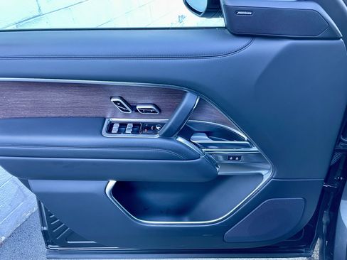 Used 2023 Land Rover Range Rover SE image 12